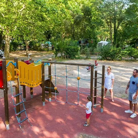 Du Pont D'avignon Campingplatz