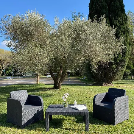 Camping Du Pont D'avignon Avignon